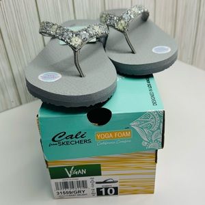 Cali from Skechers Sandals-Meditation-Daisy Delight-Gray-Size 10-NWT
